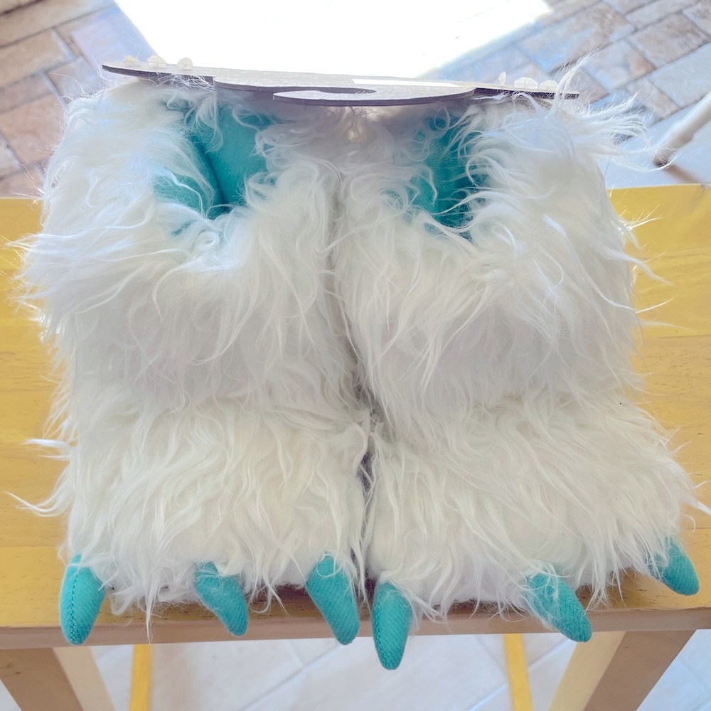 NWT - Lazy One Kids Yeti Slippers